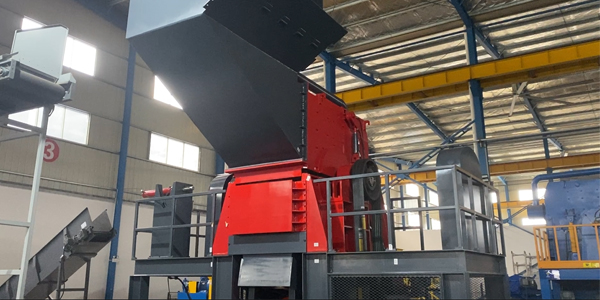 高效破碎，綠色回收，選擇沖壓廢料破碎機(jī)