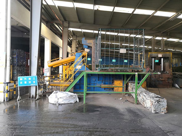 威立雅全自動(dòng)廢鋼打包機(jī)定制案例