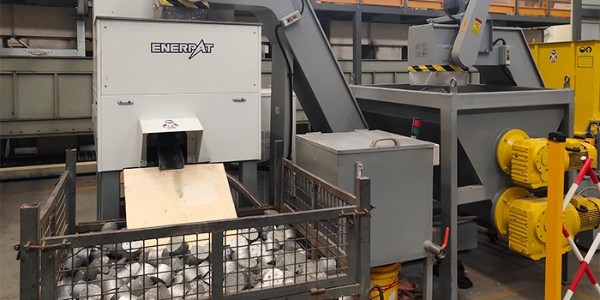 數(shù)控加工機床鋁屑怎么處理？廢鋁屑壓餅機教你一招