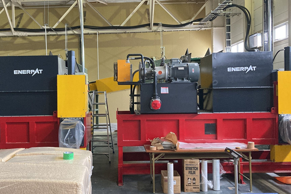 山東某木業公司定制木屑套袋機案例