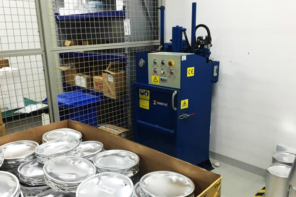 天津某壓縮機公司定制油桶壓扁機案例