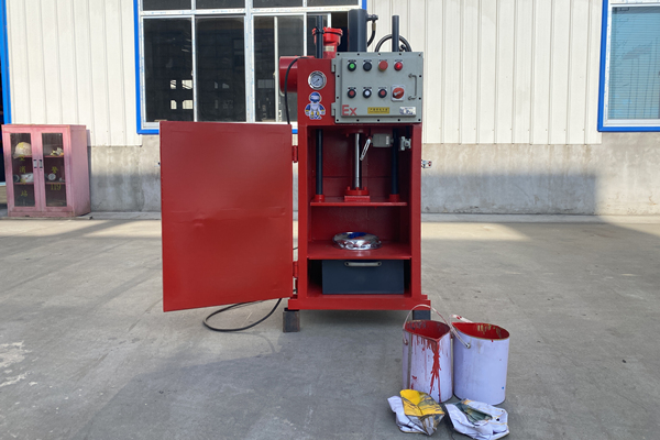 東莞某機電設備公司定制油漆桶壓扁機案例