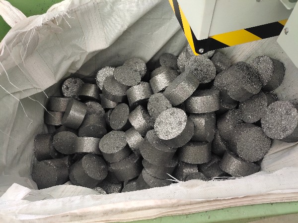 浙江某模具機械公司定制鐵屑壓餅機案例分享 浙江某模具機械公司定制鐵屑壓餅機案例分享