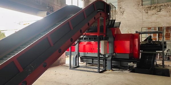 大型<i style='color:red'>塑料薄膜</i>撕碎機優勢有哪些？大型薄膜撕碎機助生產