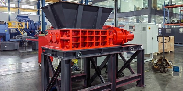 廢棄工業(yè)垃圾處理難？來看看一般工業(yè)垃圾撕碎機