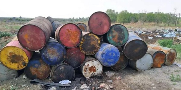 廢油桶怎么處理？油桶撕碎機(jī)助力廢油桶回收再利用