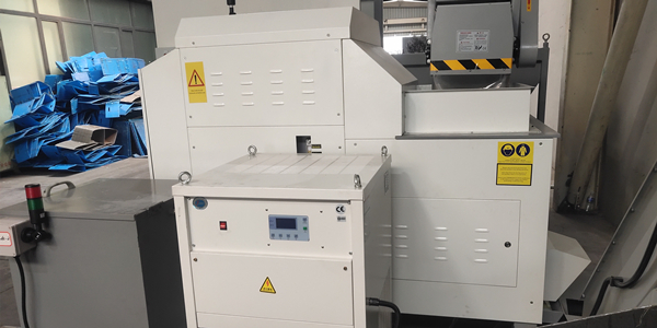 解析車床鐵屑壓塊機——實現(xiàn)廢鐵屑回收再利用的工業(yè)裝備