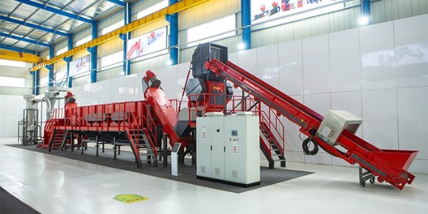 <i style='color:red'>化工桶如何清洗</i>？化工桶破碎清洗線來助力