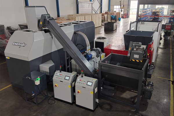 四川CF航空工業公司定制金屬屑壓餅機案例